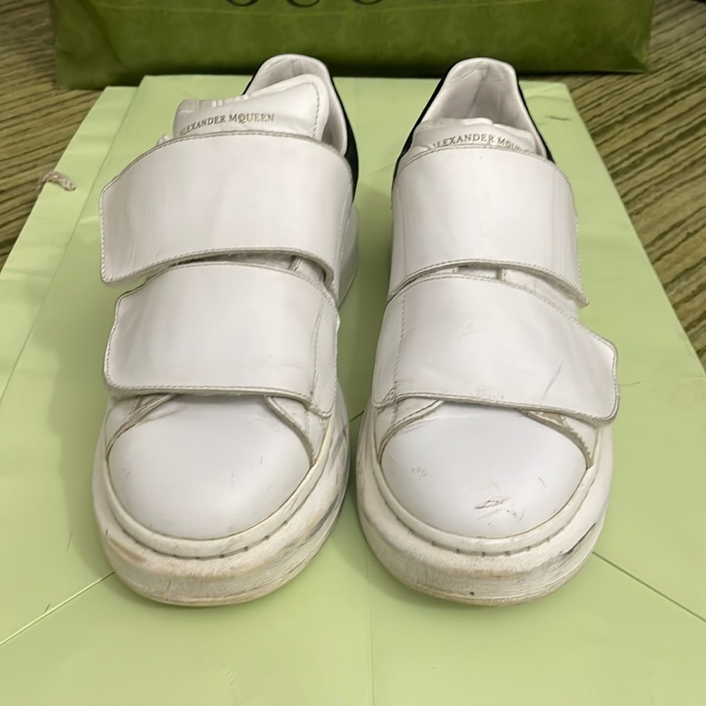 Alexander McQueen sneakers 7.5. White Leather